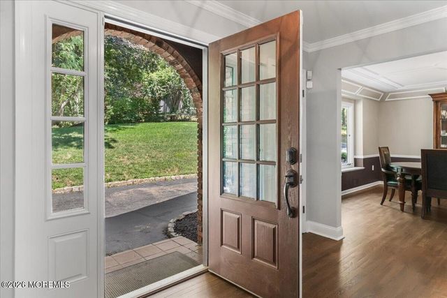 16 Sherwood Court, Holmdel, NJ 07733