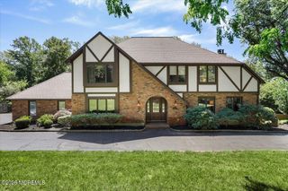 16 Sherwood Court, Holmdel, NJ 07733