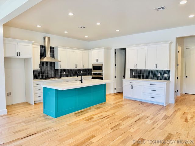 913 E 37th Street S, Tulsa, OK 74105