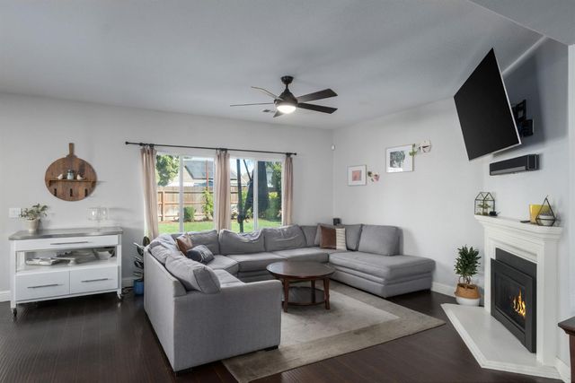 2582 E Christopher Drive, Fresno, CA 93720