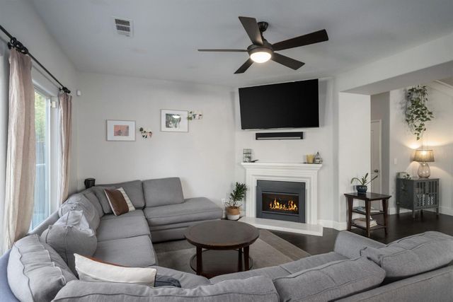 2582 E Christopher Drive, Fresno, CA 93720