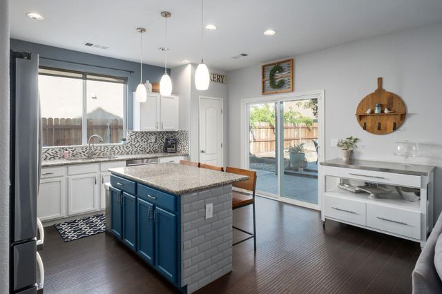 2582 E Christopher Drive, Fresno, CA 93720