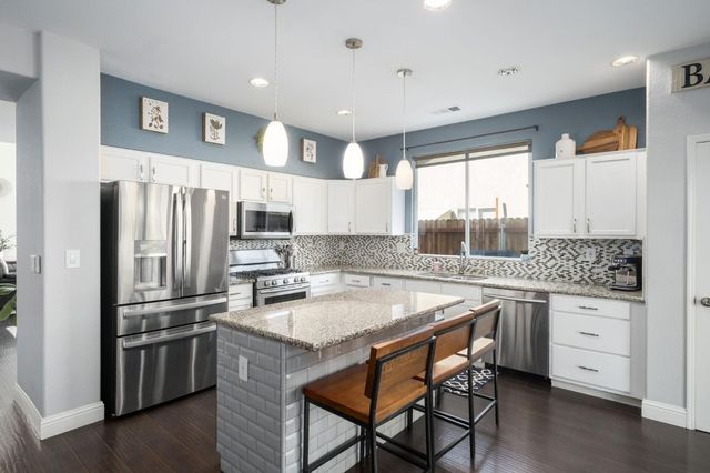 2582 E Christopher Drive, Fresno, CA 93720