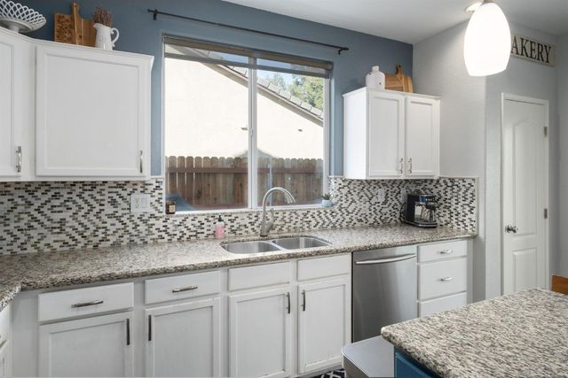 2582 E Christopher Drive, Fresno, CA 93720