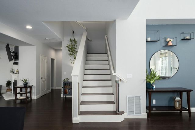 2582 E Christopher Drive, Fresno, CA 93720