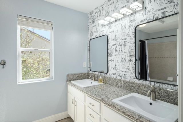 2582 E Christopher Drive, Fresno, CA 93720