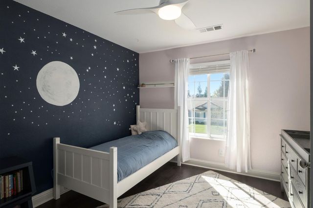 2582 E Christopher Drive, Fresno, CA 93720