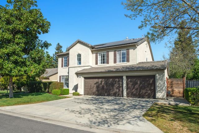 2582 E Christopher Drive, Fresno, CA 93720