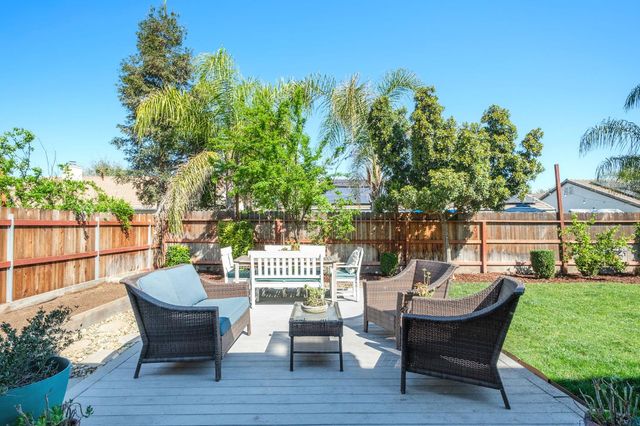 2582 E Christopher Drive, Fresno, CA 93720