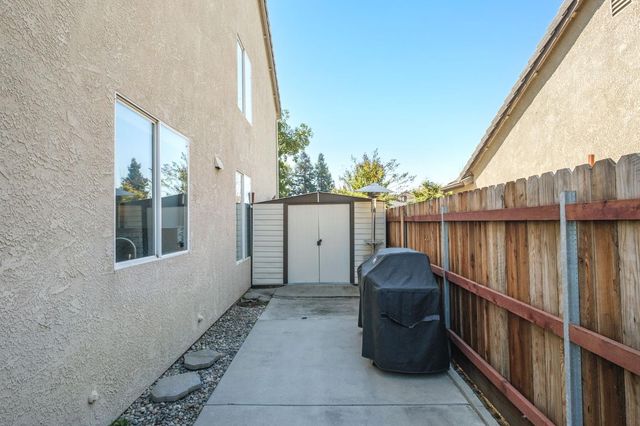 2582 E Christopher Drive, Fresno, CA 93720
