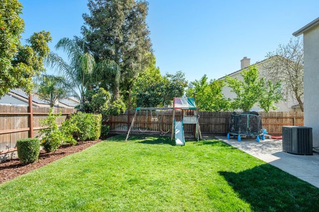 2582 E Christopher Drive, Fresno, CA 93720