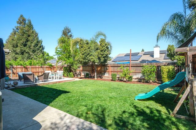 2582 E Christopher Drive, Fresno, CA 93720