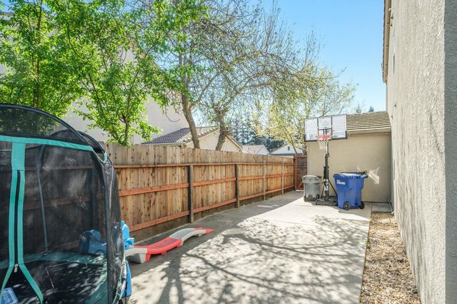 2582 E Christopher Drive, Fresno, CA 93720