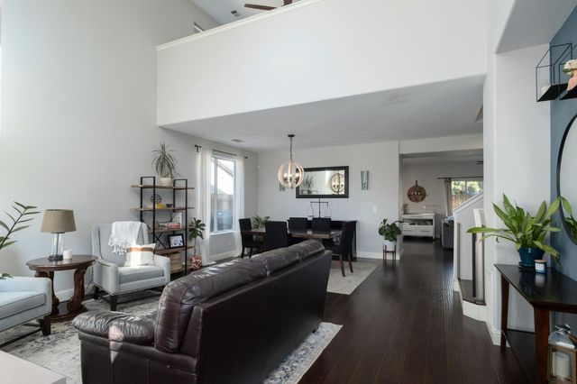 2582 E Christopher Drive, Fresno, CA 93720