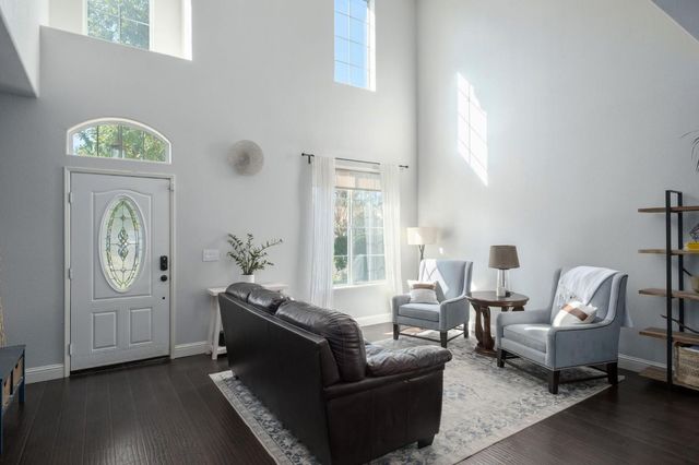 2582 E Christopher Drive, Fresno, CA 93720