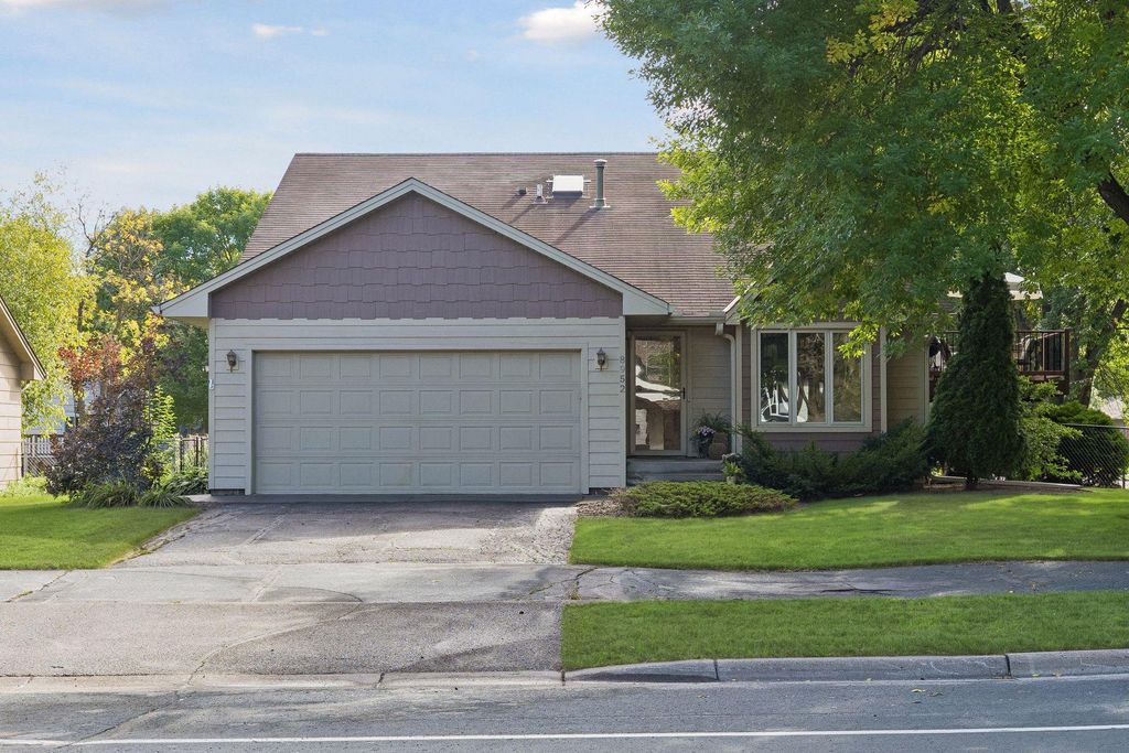 8952 Pineview Lane N, Maple Grove, MN 55369 — exterior