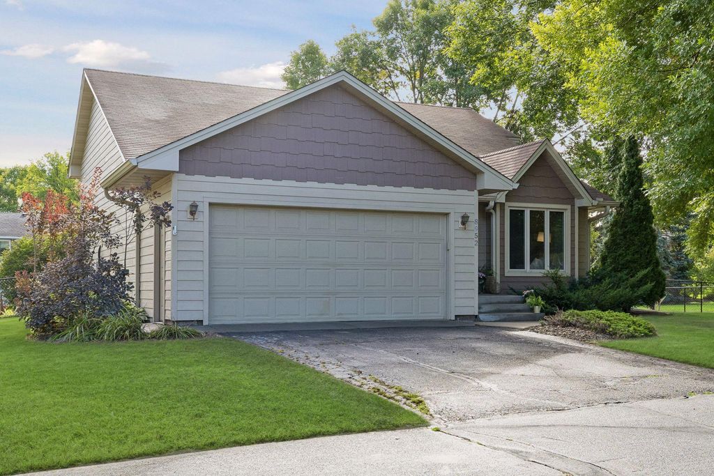 8952 Pineview Lane N, Maple Grove, MN 55369 — photo 2