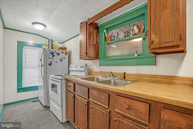 30600 DEPOT ST, New Church, VA 23415