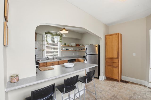 3935 St James Avenue, Silverton, OH 45236