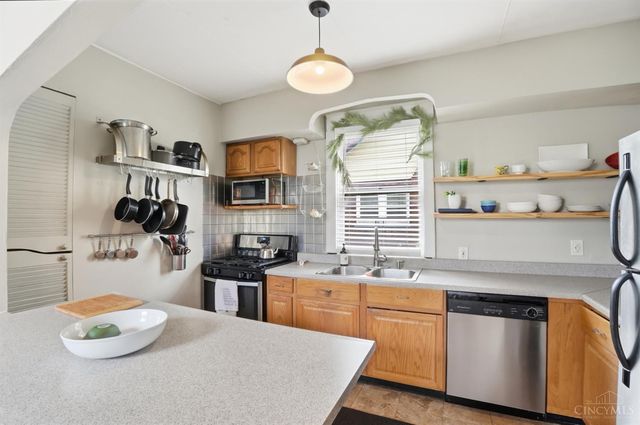 3935 St James Avenue, Silverton, OH 45236