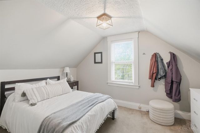 3935 St James Avenue, Silverton, OH 45236