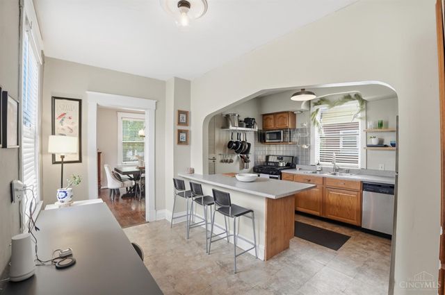 3935 St James Avenue, Silverton, OH 45236