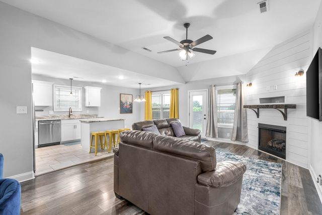 162 Ambridge St, Oak Grove, KY 42262
