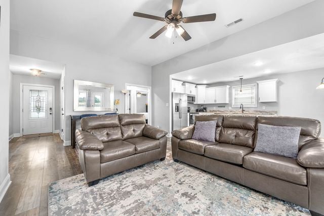 162 Ambridge St, Oak Grove, KY 42262