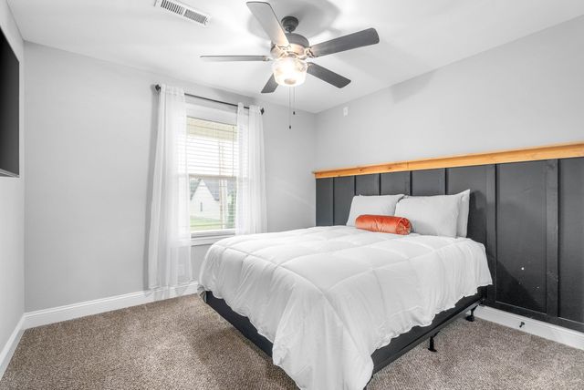 162 Ambridge St, Oak Grove, KY 42262