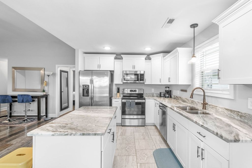 162 Ambridge St, Oak Grove, KY 42262