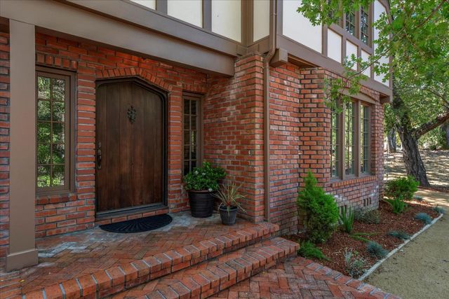 21700 Via Regina, Saratoga, CA 95070