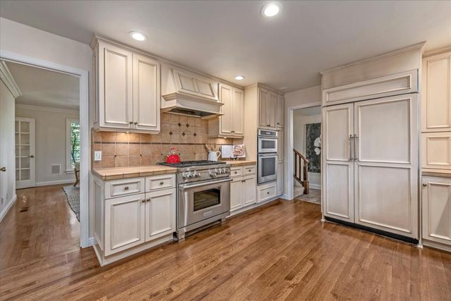 21700 Via Regina, Saratoga, CA 95070