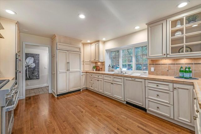 21700 Via Regina, Saratoga, CA 95070