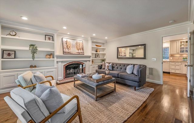 21700 Via Regina, Saratoga, CA 95070