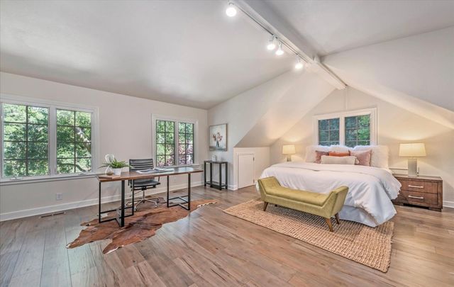 21700 Via Regina, Saratoga, CA 95070