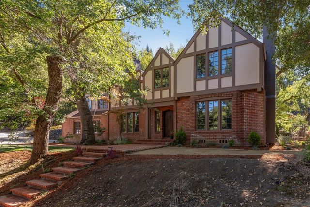 21700 Via Regina, Saratoga, CA 95070