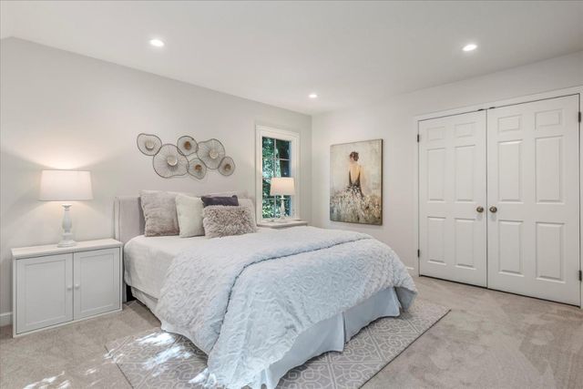 21700 Via Regina, Saratoga, CA 95070