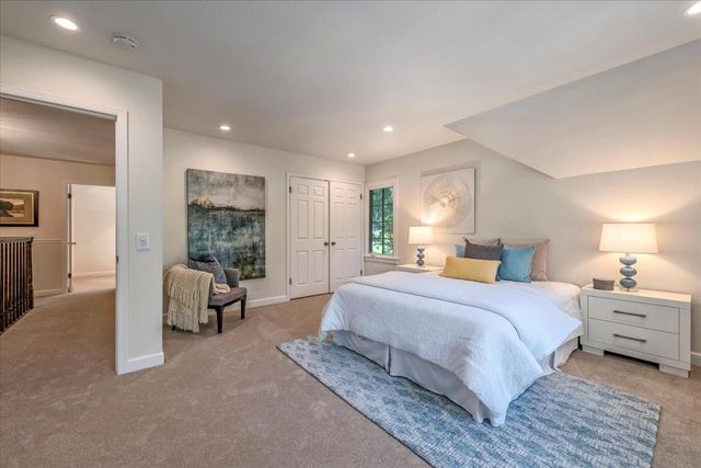 21700 Via Regina, Saratoga, CA 95070