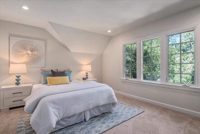 21700 Via Regina, Saratoga, CA 95070