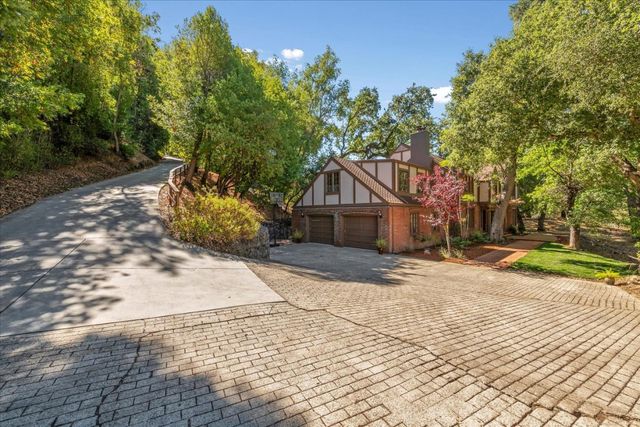 21700 Via Regina, Saratoga, CA 95070