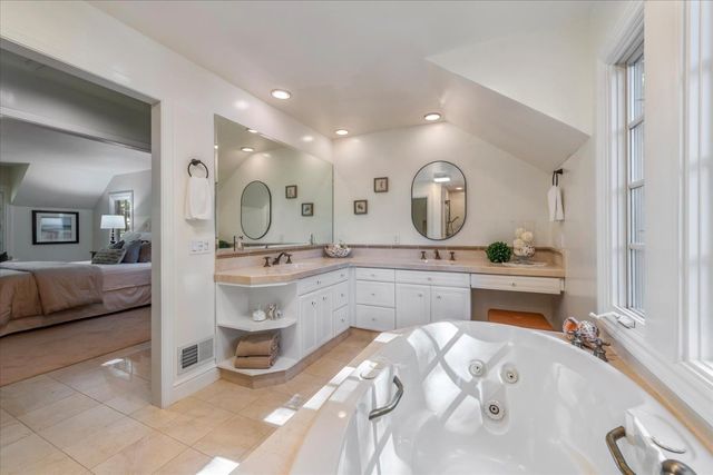 21700 Via Regina, Saratoga, CA 95070