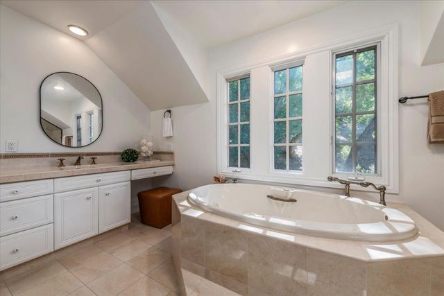 21700 Via Regina, Saratoga, CA 95070