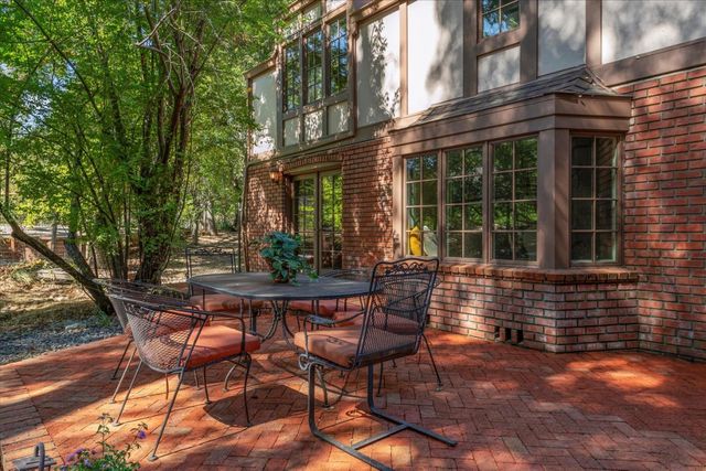 21700 Via Regina, Saratoga, CA 95070