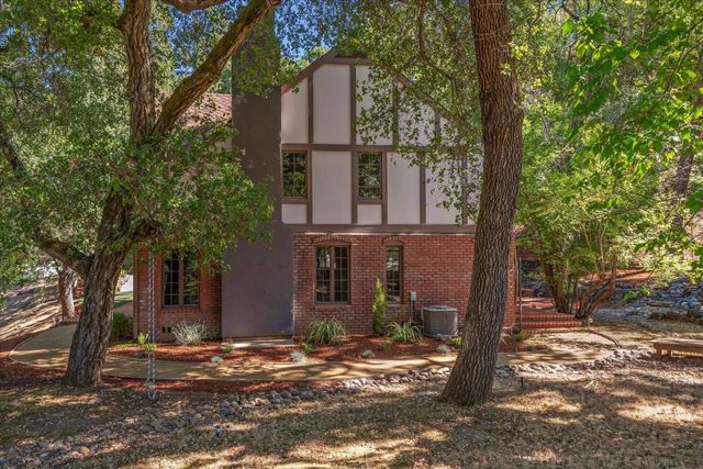 21700 Via Regina, Saratoga, CA 95070