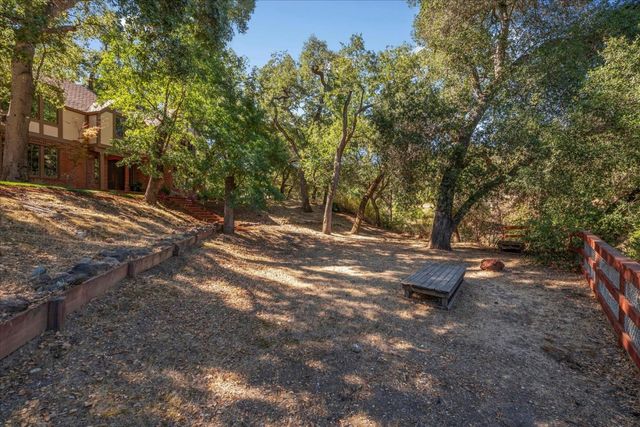 21700 Via Regina, Saratoga, CA 95070