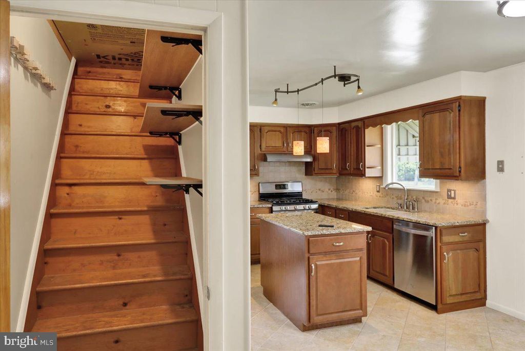 1058 LAURELEE AVE, Reading, PA 19605