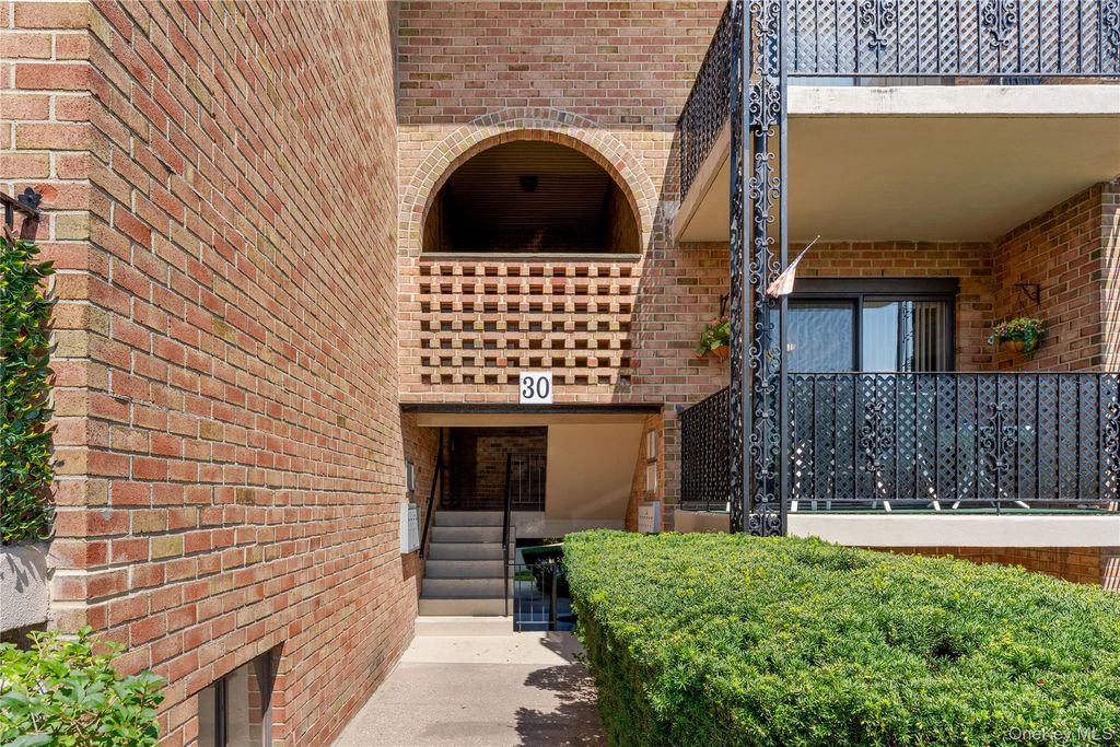 30 Gateway Road 102N, Yonkers, NY 10701 — exterior