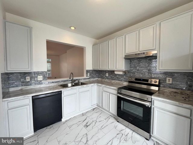 17367 KILDARE LN, Dumfries, VA 22026