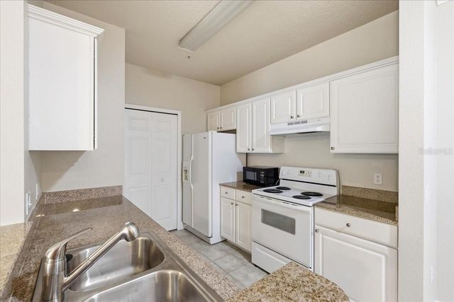 430 SOUTHERN PECAN CIRCLE 201, Winter Garden, FL 34787