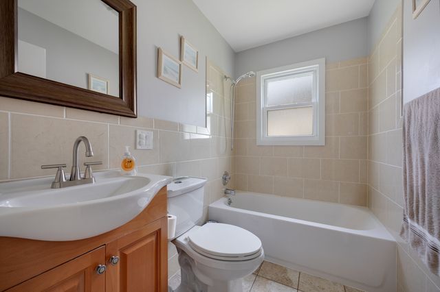 1116 Maple Lane, Elk Grove Village, IL 60007